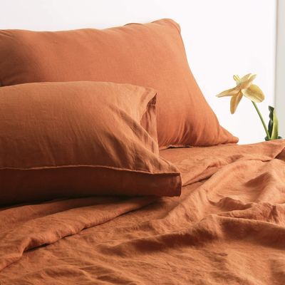 Crea una camera da letto confortevole con il nostro set di lenzuola 100% francese per tutte le stagioni